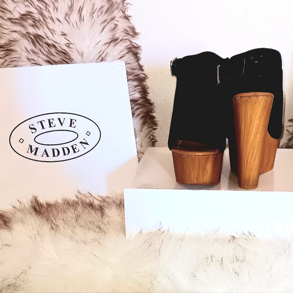 High Platform Steve Madden Wedge. Black Suede "Brandy" Wedge. Size 10 - Picture 4 of 9